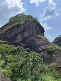 "客家神山"——冠豸山。