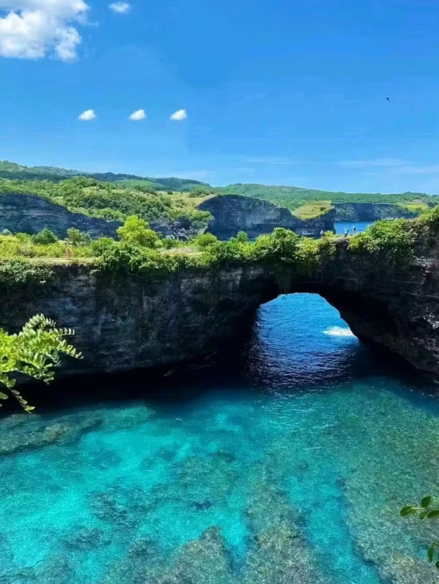 Brooken Beach in Indonesia is beautiful enough 🏖 