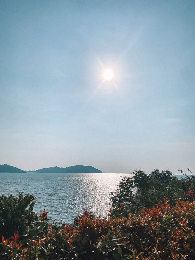 Mesmerizing sunset view of Lumut Beach 🌤️