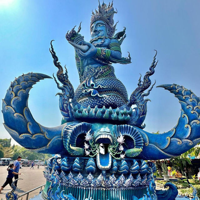 The Enchanting Blue Temple of Chiang Rai