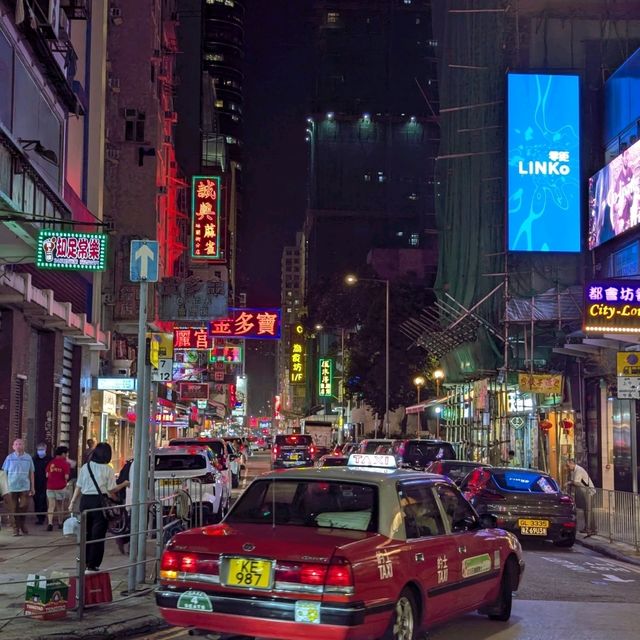 Kowloon: Where Culture Meets Chaos!