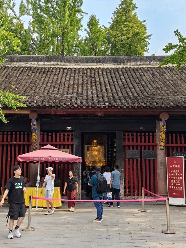 Temple with Amazing Vegetarian Restaurant in Chengdu