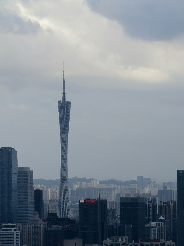 陰天的白雲山也很適合爬