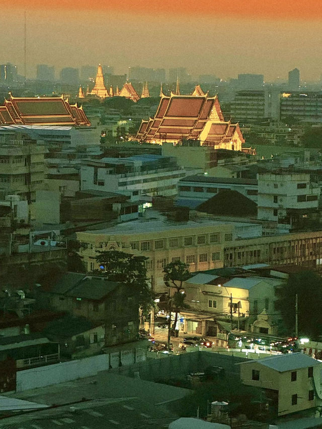 夕陽餘暉：金山寺與曼谷的靜謐時光