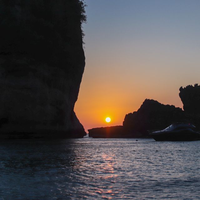 The Pol Koh phi phi (Luxury Long-tail Boat)