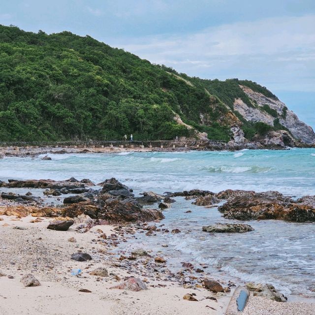 เที่ยวหาดแสมเกาะล้าน ชมถ้ำลับ เดินหาดสวย 