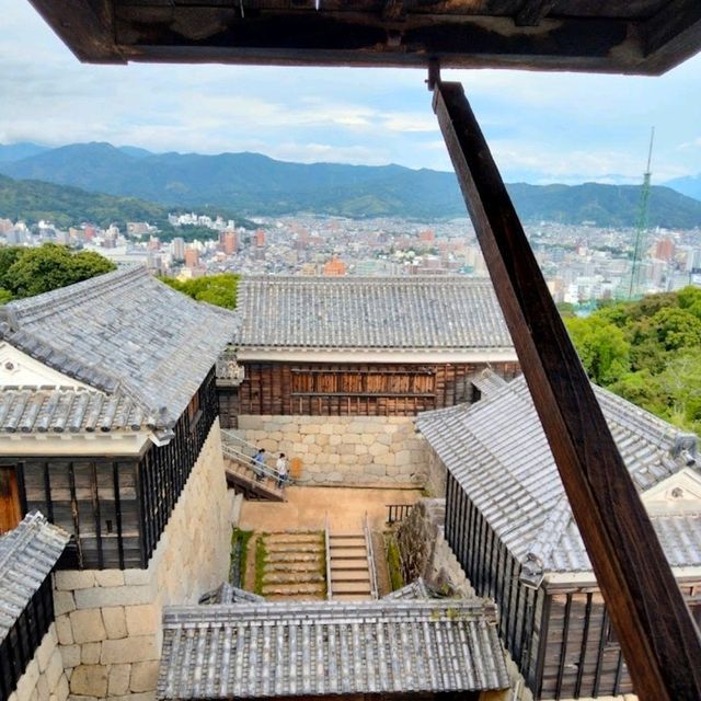 愛媛景點|日本現存12天守之一的愛媛松山城（伊予松山城）