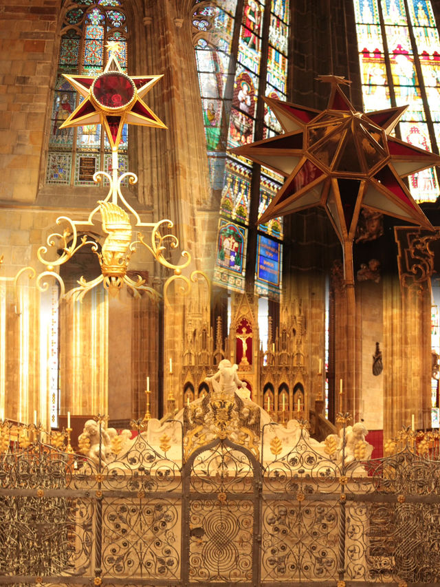 Morning Serenity: Discovering the Majesty of St. Vitus Cathedral in Prague