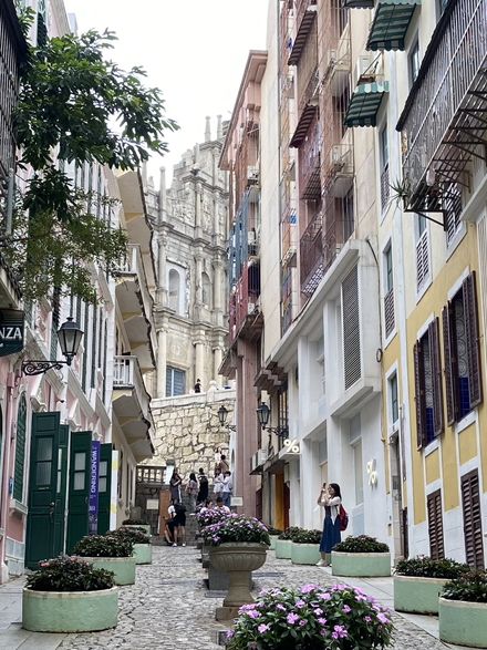 Rua Dos Ervanários: A Walk Through Macau