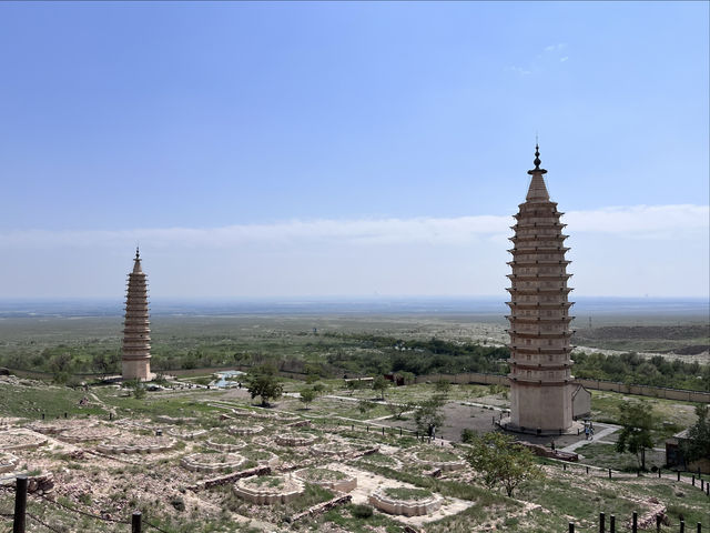 拜寺口雙塔。