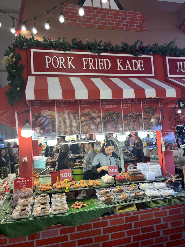 A Festive Feast: My Visit to Central World’s Christmas Food Market in Bangkok 