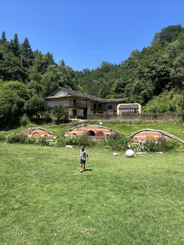 陌野小河彎彎，溯溪的聖地！探索隱藏在秘境的快樂天地