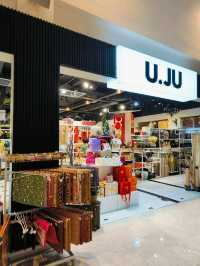 Warm, Cozy, and Festive: U.JU’s Christmas Wonderland