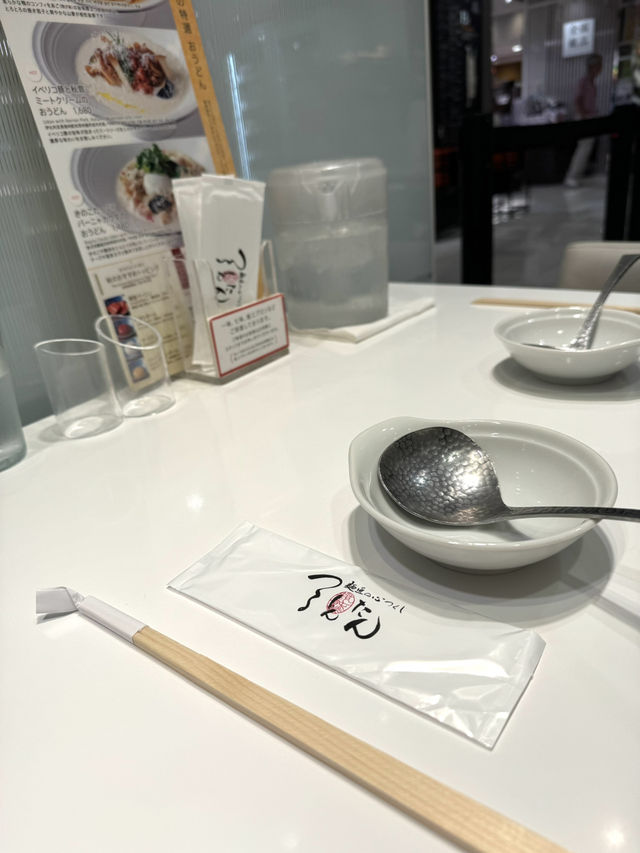 【大阪グルメ】メニューも豊富✨️行列ができるおうどん屋さん🥢