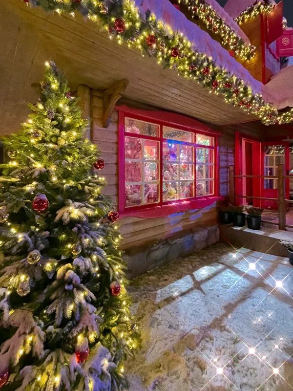 Festive Vibes! Beijing Universal Studios Photo Spots Guide for  Christmas🎄