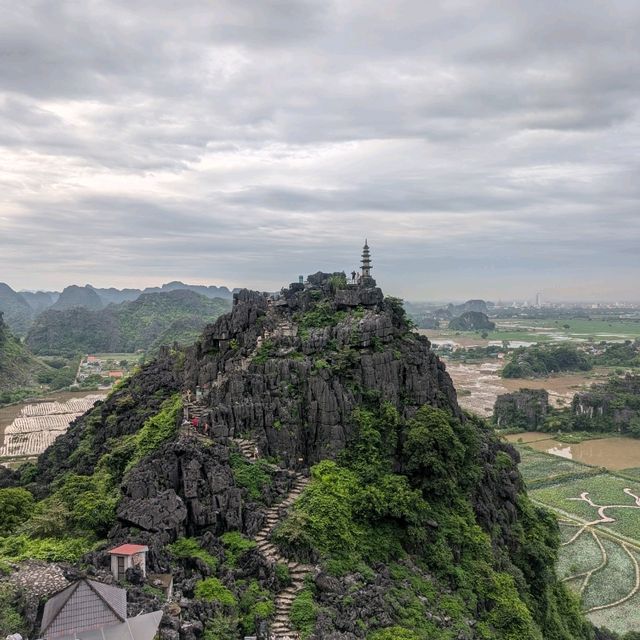 Iconic Lying Dragon at the top of the mountain!