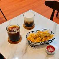 Cleave Coffee & Roastery: A Cozy Haven for Coffee Lovers