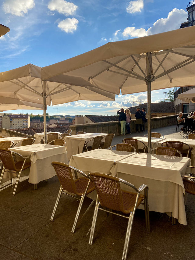 Enjoying Cochinillo at Restaurante El Bernardino in Segovia 🐷🍽️