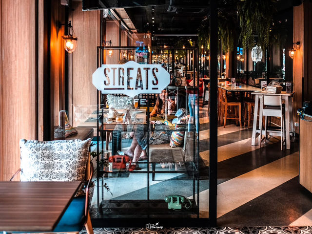 Streats Bar & Bistro ร้านสุดชิลใจกลางย่านข้าวสาร