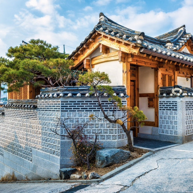 Walk around quaint Bukchon Hanbok Village 