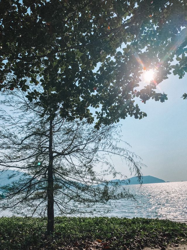 Mesmerizing sunset view of Lumut Beach 🌤️