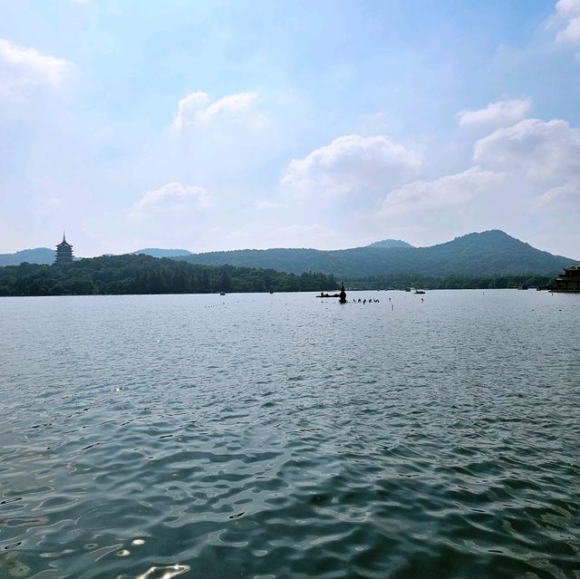 A Perfect Day at West Lake, Hangzhou: Scenic Serenity Awaits!