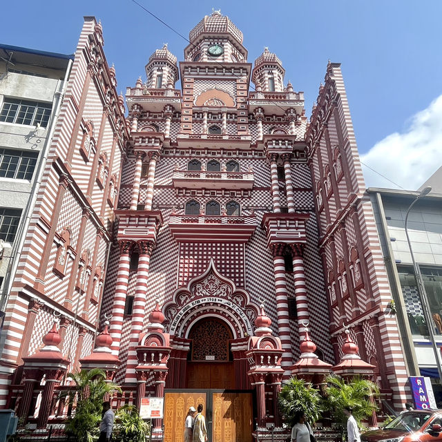 ✨ Discovering the Jami Ul-Alfar Mosque in Colombo! ✨🕌