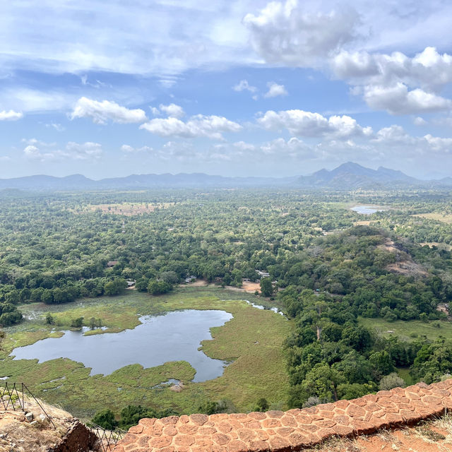 🦁 Conquer the Majestic Sigiriya Lion Rock 🏞️