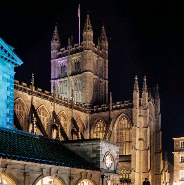 Bath’s Christmas Decorations: A Festive Wonderland in Somerset