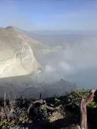 又危險又美麗——ijen火山