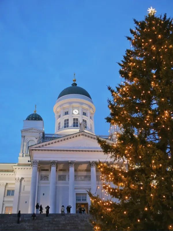 Helsinki | Pink and Purple Sunset and Christmas Market 🎄