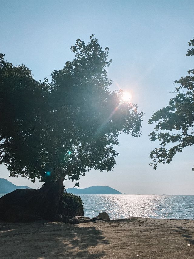 Mesmerizing sunset view of Lumut Beach 🌤️