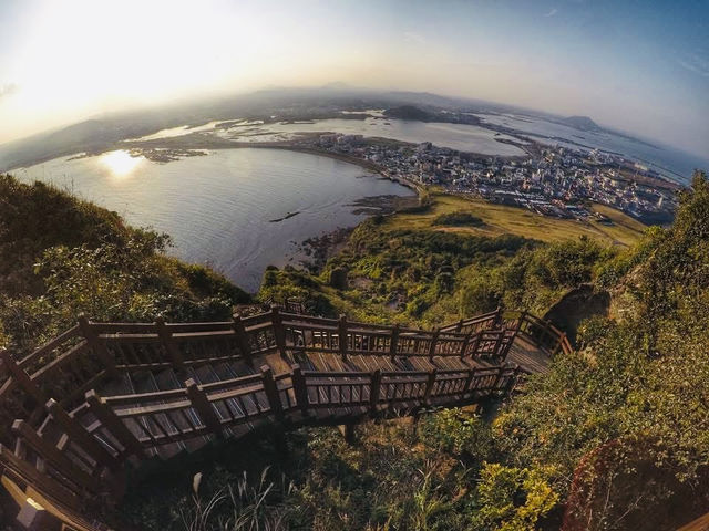 Chasing the Sunset: A Scenic Climb Up Seongsan Ilchulbong