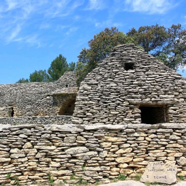 Le Village des Bories：石頭村落裡的時光旅行，與普羅旺斯的心跳