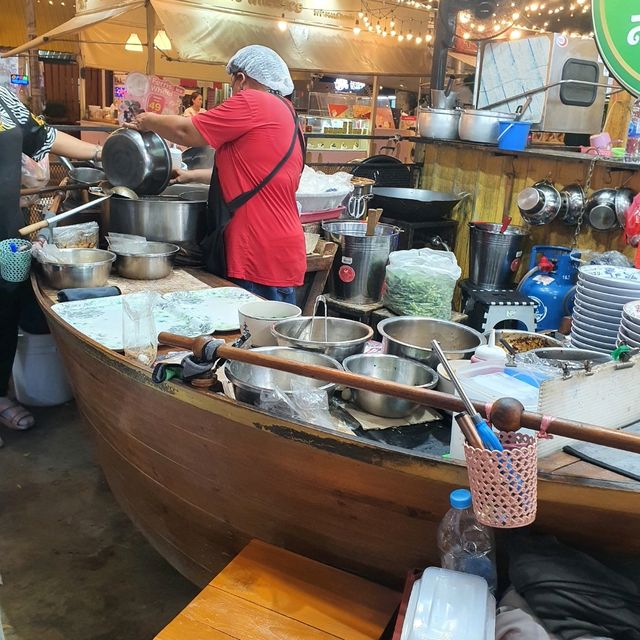 ก๋วยเตี๋ยวเรือ 3 แซ่บ เด็ดจริงไม่โม้