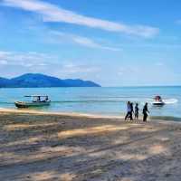 🌊The Batu Ferringhi Beach, a perfect spot for watersport!🌴