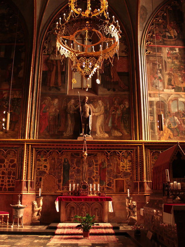 Morning Serenity: Discovering the Majesty of St. Vitus Cathedral in Prague