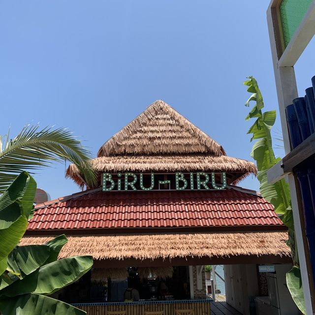 Lunch by the Beach ❤️