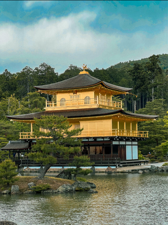 The Golden Pavilion of Kinkaku-ji in Kyoto 🇯🇵