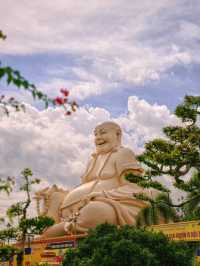 Huge sleeping Buddha in Vinh Trang Temple😁😍😘