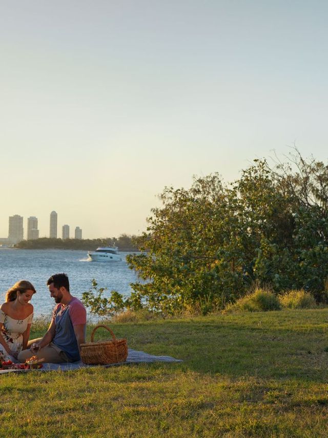 🌊🏨 Gold Coast Getaway: Luxe Beachfront Bliss at Sheraton 🌴