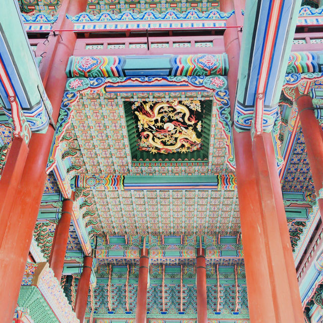 Timeless Beauty and Royal Ceremonies: Exploring Gyeongbokgung Palace!