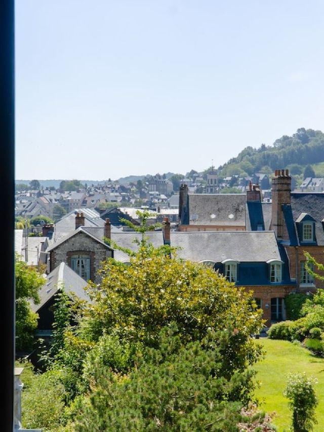 🌟 Honfleur's Hidden Gem: Hotel Saint-Delis 🎨