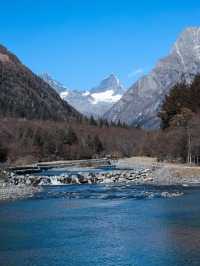 川西四姑娘山，在酒店裡就能看到日照金山