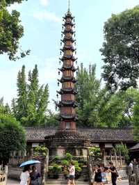 Temple with Amazing Vegetarian Restaurant in Chengdu