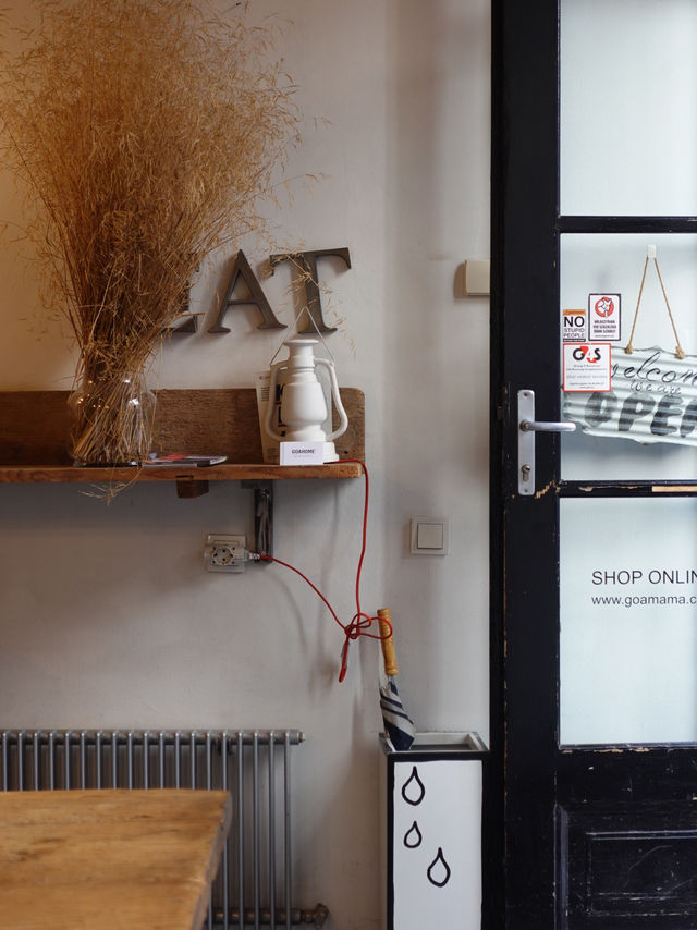 Budapest | The cosy coffee in the centre of city with good interior design