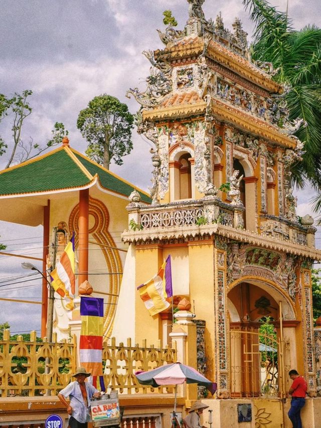 Huge sleeping Buddha in Vinh Trang Temple😁😍😘