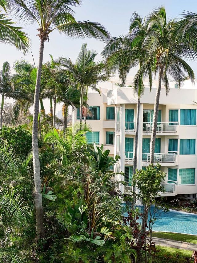 🌊🏨 Gold Coast Getaway: Luxe Beachfront Bliss at Sheraton 🌴