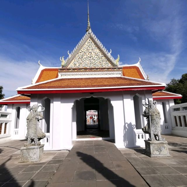 Walk Around Wat Arun 