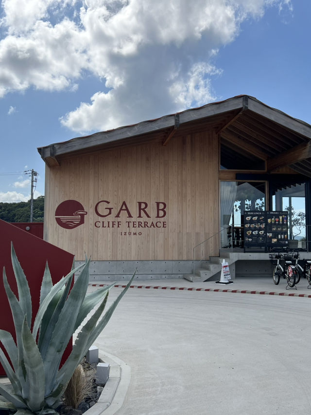 A café-restaurant with a spectacular view of the blue sea